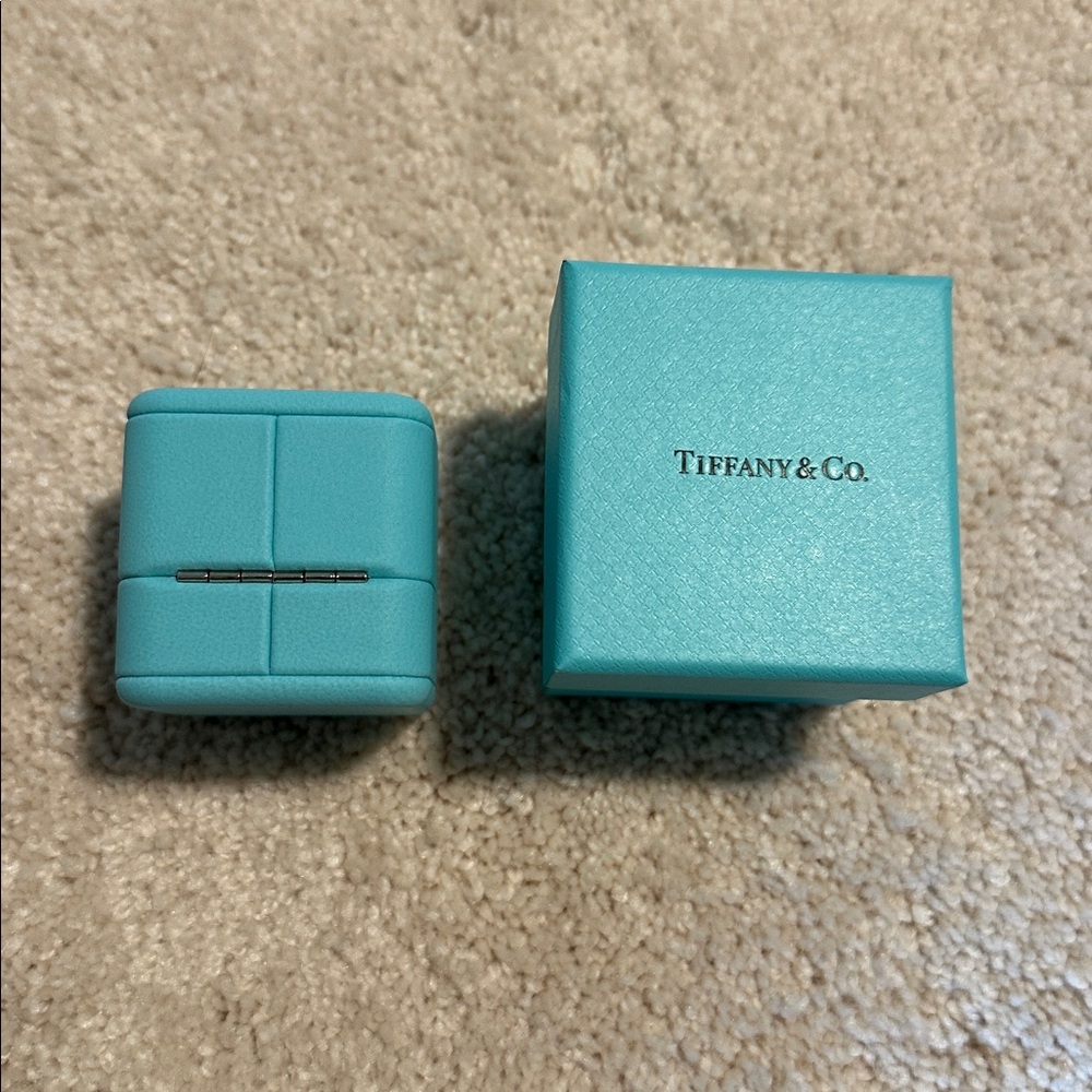 Tiffany & Co. Turquoise Packaging Collection - Picture 3 of 7